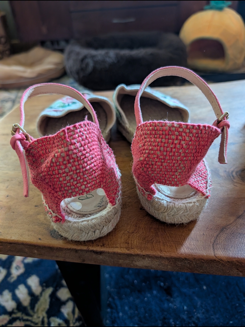 NWOT Espadrille Floral Parrot Embroidered Sandals - Picture 4 of 7
